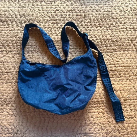 BAGGU Black Crossbody Bag - Picture 4 of 6